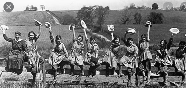 Farming "Farmerettes" 1918
