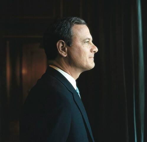 Richard John Roberts  y Phillip Allen Sharp descubren que en los eucariotas los genes no son continuos