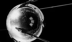 La URSS pone en órbita el primer satélite artificial