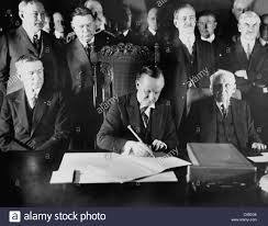 Firma del Pacto Briand-Kellog