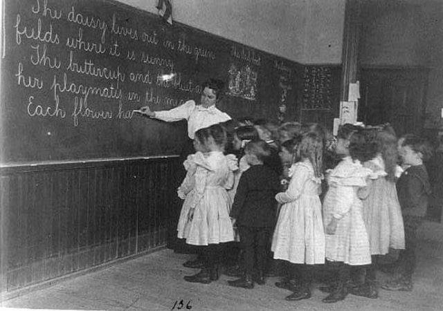 Primeros libros de textos y pizarras