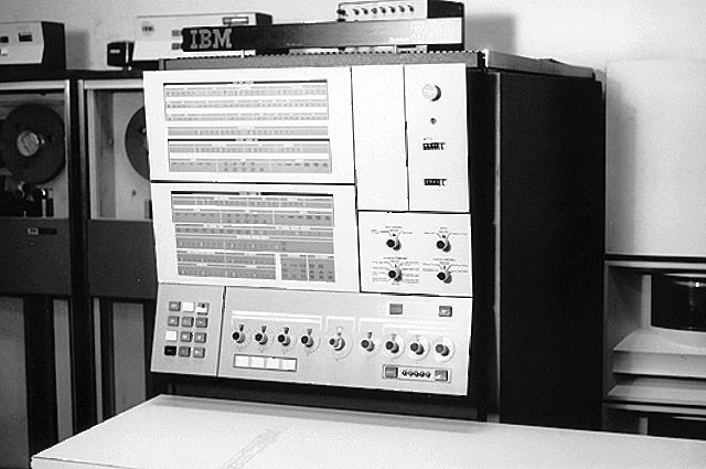 Nace la primer PC: IBM 360 (Primera Generación de Computadoras Desktop)
