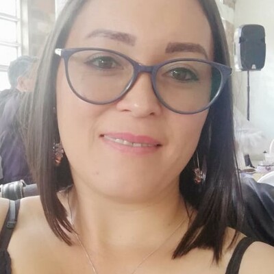 Timeline: Aportes de las teorías de Vygotsky, Piaget, Bandura y Bruner.