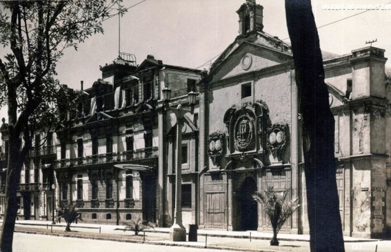 creación de las primeras escuelas de sordos y ciegos