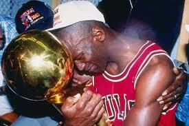 Jordan gana su primer anillo contra los Lakers