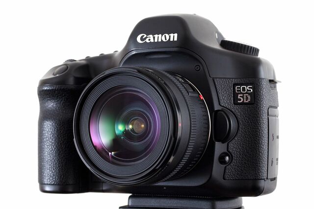 Canon EOS 5D launched