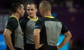 Se introducen más árbitros.