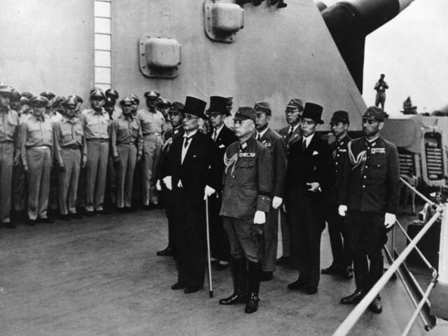 Japón firma la rendición