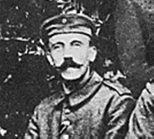 Hitler fights in WWI