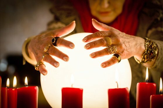 Santiago visits a Gypsy