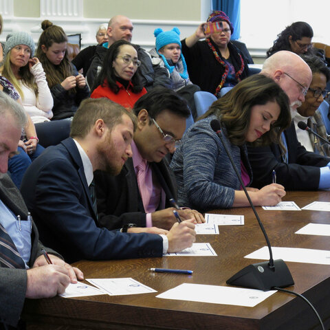 Alcaldes y gobernadores se elijen por voto popular