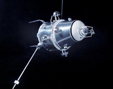 1r Satèl·lit oficial