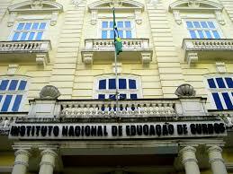 INES (Mas dentro da sala vocês não podem usar os língua de sinais, ta bom?