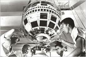 Década de los sesenta primeros satélites de comunicación