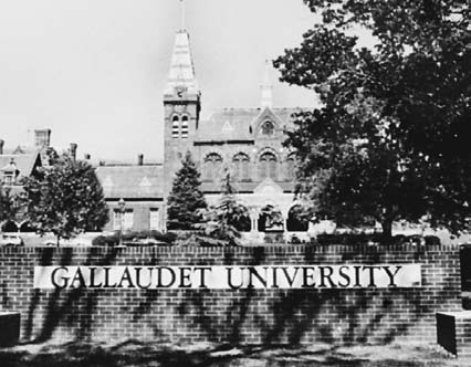 CRIAÇÃO DA UNIVERSIDADE DE GALLAUDET