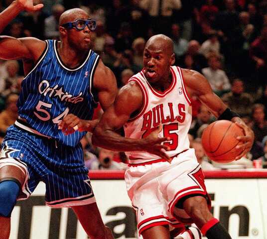 Jordan caen ante los Magic de su ex-compañero Horace Grant