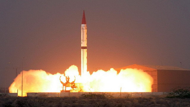 India y Pakistán proceden explosiones experimentales