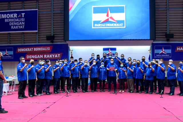 KONGRES LUAR BIASA PARTAI DEMOKRAT