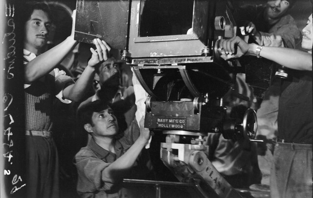 Creación de la Oficina Fotográfica y Cinematográfica