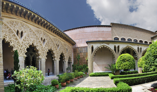 Se inicia la construcción del palacio de la Aljafería de Zaragoza