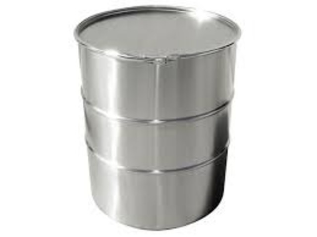 Se fabrican los primeros barriles de metal para envasar petróleo.