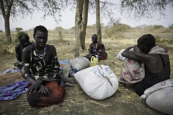 Salva's uncle dies and they get robbed