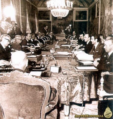 La república (Se crearon secretarías o ministerios (de Relaciones Exteriores, Justicia, Hacienda Pública, Guerra y Marina) y la jefatura del ejecutivo, a cargo del Presidente de la República. 1810-1867