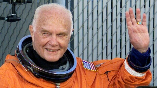 John Glenn, primer astronauta de EU que orbita la tierra