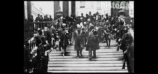 Jóvenes reclamando la perdida de los principios liberales que Díaz había implementado