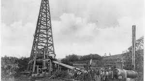 Primer pozo de petróleo