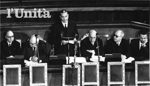 Aldo Moro, capo del governo, per la seconda volta viene costretto alle dimissioni e vengono indette le elezioni