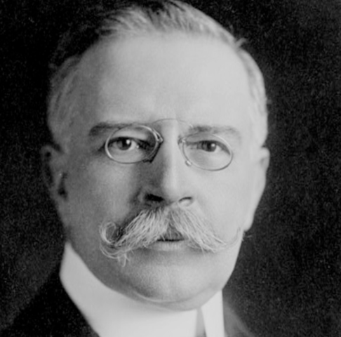 Francisco León asume la presidencia interina