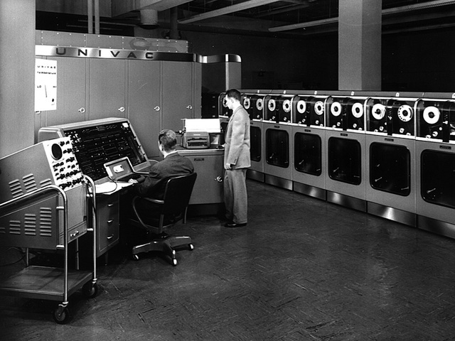 La UNIVAC (NIVersAl Computer) fue diseñado