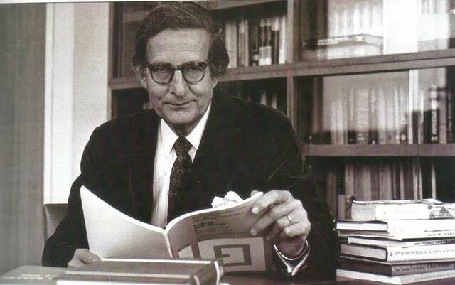 Eysenck en Inglaterra acuña el término "terapia de conducta".