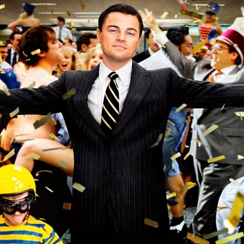 acabo la universidad y consigo un trabajo