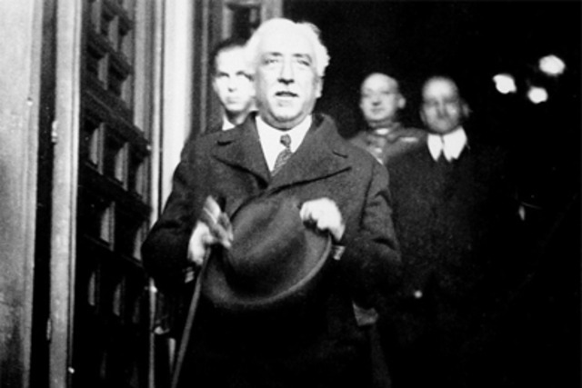 DESTITUCIÓN DE ALCALÁ ZAMORA