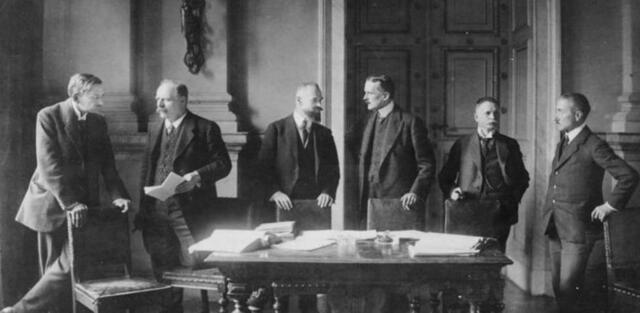 Firma de los Tratados de Versalles