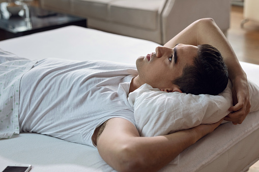 Dorian reflexiona en su casa (ubicada en Selby Rose).