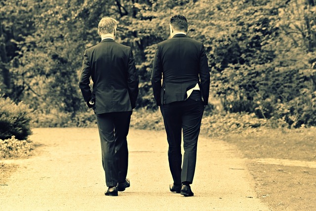 4. De camino a casa, Dorian y Lord Henry conversan.