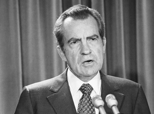ANTE LAS PROTESTAS JUVENILES EN EEUU, NIXON REDUCE EL Nº DE TROPAS MIENTRAS QUE LOS COMUNISTAS FORTALECEN SU EJÉRCITO.