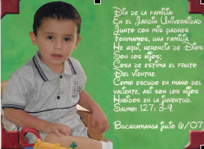 Entrada a la universidad B).