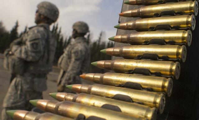 1964. Jhonson envía contingentes militares.