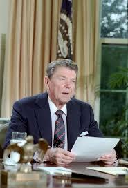 Ronald Reagan trata de recuperar el “orgullo” perdido durante el periodo pacifista de Carter