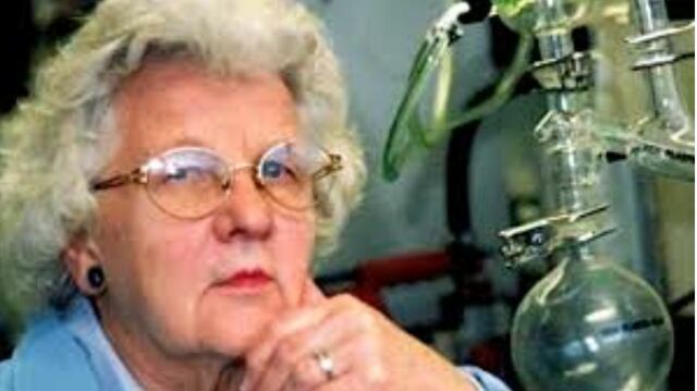 Lillian Moller Gilbreth apodada la Primera dama de la Ingeniería​ fue una ingeniera y psicóloga estadounidense, cuyos trabajos se desarrollaron principalmente en el área de ingeniería industrial.