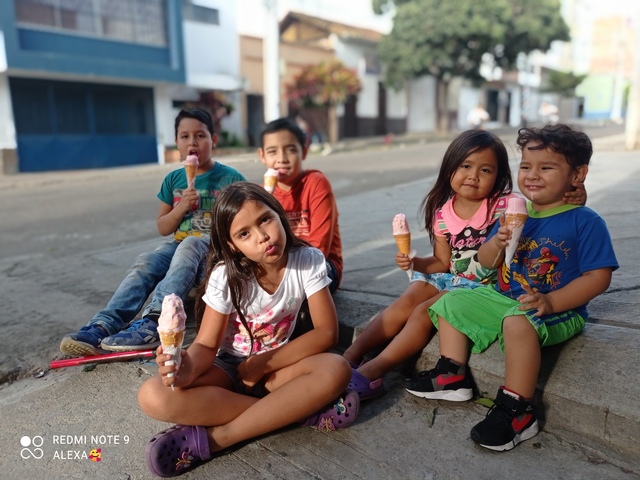 MIS HERMANOS Y PRIMAS