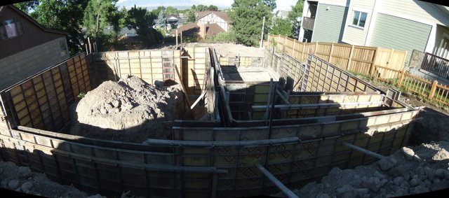 Setting forms for wall (front view)