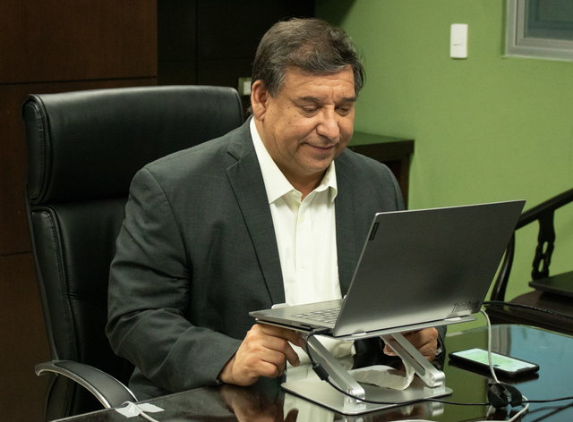 Visita Director de FIME salones virtuales en el inicio de clases