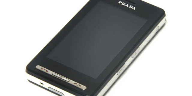 primer celular con pantalla tactil