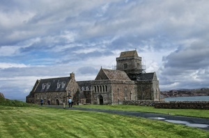 Columba founds monastery on Iona