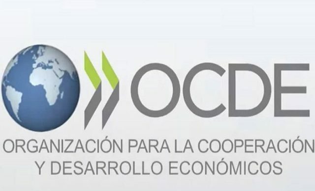 La metodología de planeación de la  educación desarrollada por la OCDE comenzó a exportarse a los países que ya eran llamados del 3er.  mundo